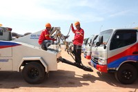 Ambulance dan Mobil Derek disediakan untuk mengantisipasi terjadinya kecelakaan dan mogok.