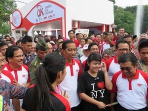 Saat Jokowi Tetap Jadi Serbuan Selfie di Senayan