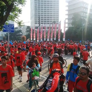 Berkaos Merah, Ratusan Orang Peringati Bulan Bung Karno di Car Free Day