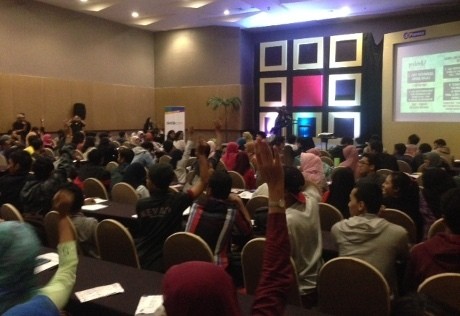 Peserta Workshop Komik Strip Bareng Faza Meonk Membludak