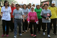 JK mengikuti jalan santai.
