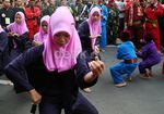 Pesilat Unjuk Kebolehan di Bundaran HI