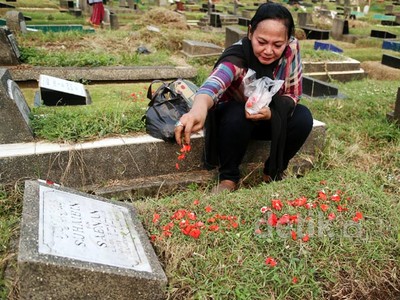 Berziarah Jelang Ramadan