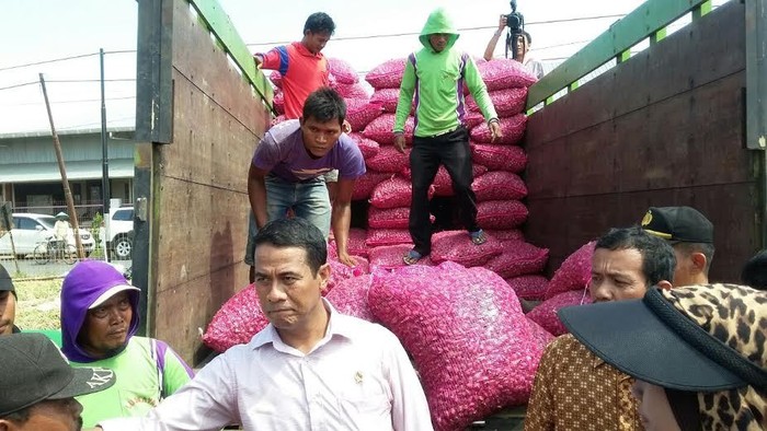 Bulog Operasi Pasar Bawang Merah dari Pasar Hingga Perumahan