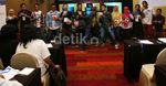 Siapa Cepat Dia Dapat! Anak Muda Surabaya Rebutan Ikut Kuis Bikin Komik Berhadiah di d'Preneur
