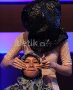 Aksi Dennis Adhiswara Saat Mengisi dPreneur Spesial Surabaya