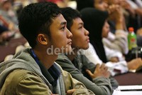 Selain itu ada workshop tentang musik yang diisi oleh Pongki Barata. Sedangkan Dennis Adhiswara yang mengembangkan Layaria dan akan memberikan tips membuat video yang hits dan menjadi sumber penghasilan.