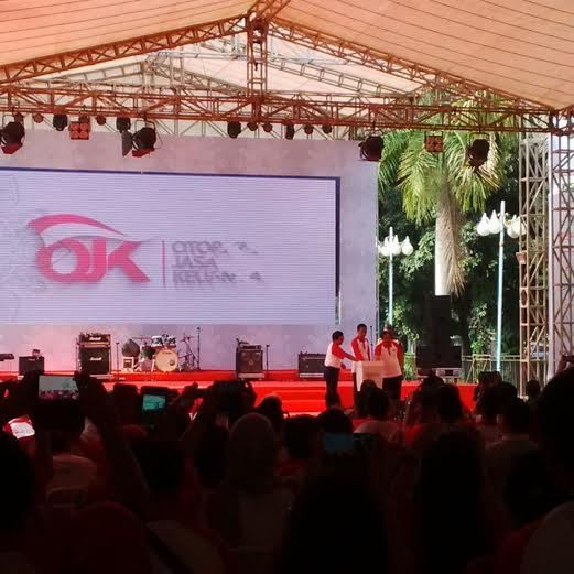 Canda Jokowi Soal Kaos Lengan Panjang di Pasar Rakyat Syariah