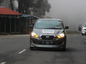 Risers Berwisata dan Joged Oplosan di Danau Bedugul