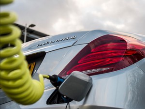 Plug-in Hybrid Jadi Era Kedua Pembuka Pintu Mobil Masa Depan