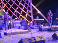 Beben Jazz & Friends ajak para penonton bernostalgia lewat lagu-lagu lawas.
