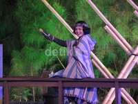 'Kasih Putih' dari Glenn, 'Astaga' milik Ruth Sahanaya, dan 'Tentang Aku' dari Jingga band buat para penonton bernyanyi bersama.