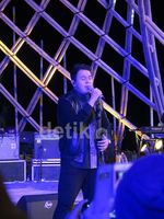 Terhanyut Suara Merdu Tulus di Jazz Gunung 2015