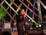 Terhanyut Suara Merdu Tulus di Jazz Gunung 2015