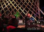 Terhanyut Suara Merdu Tulus di Jazz Gunung 2015