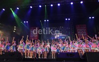 Sama halnya dengan di AKB48, di JKT48 mulai dilakukan shuffle team. Elaine dipindah dari Tim T ke Tim J. Sofia di-promote ke Tim J dari Trainee.