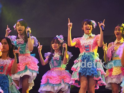 Tampil Warna-warni, JKT48 Ceria Banget!
