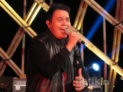 Terhanyut Suara Merdu Tulus di Jazz Gunung 2015