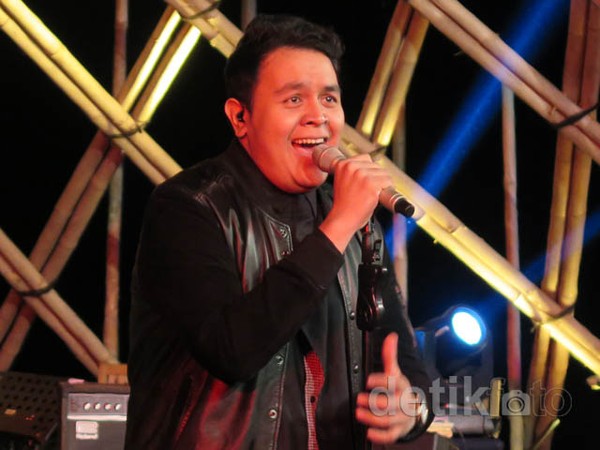 Terhanyut Suara Merdu Tulus di Jazz Gunung 2015