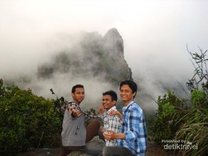 Mimpi Dua Anak Muda, Kenalkan Pacitan ke Dunia