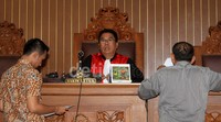 Sebelum menyatakan hal tersebut, hakim Made meminta alasan pencabutan praperadilan itu. Kuasa hukum BW, Abdul Fickar menyampaikan alasan tersebut secara tertulis.
