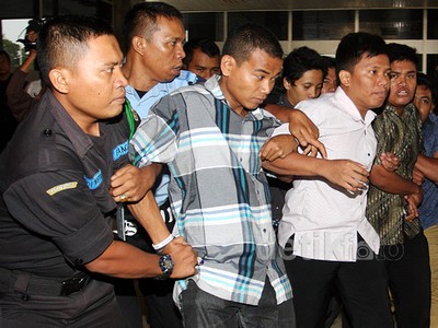 Tolak Sutiyoso Jadi KaBIN, Pendemo Diamankan Pamdal DPR