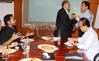 Pertemuan antara kubu Agung Laksono dan Aburizal Bakrie ini menjadi yang pertama setelah islah sementara yang dimediasi Jusuf Kalla. Pool/Lamhot Aritonang/detikFoto.
