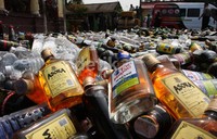 Barang haram tersebut digilas dengan alat berat. Lamhot Aritonang/detikFoto.