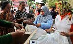 Warga Manggarai Terima Sembako Gratis