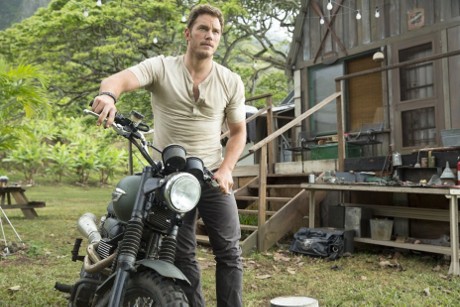 Chris Pratt Bocorkan Sekuel Jurassic World