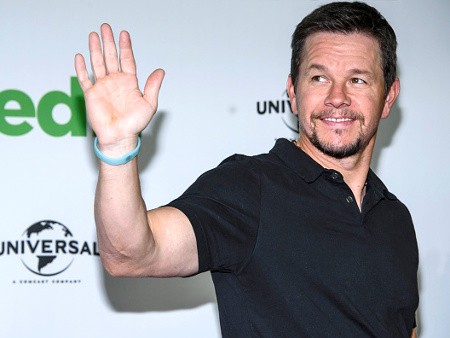 Justin Bieber Kirim Selfie Hanya Ber-underwear, Begini Reaksi Mark Wahlberg
