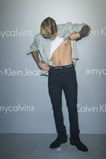 Justin Bieber Pamer Underwear di Hong Kong