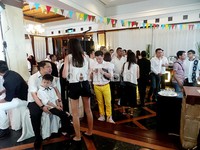 Serba putih menjadi tema baby shower.