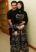 Aww, Mesra dan Serasinya Adi Nugroho dan Donita