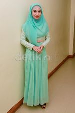 Berhijab, Irish Bella Makin Cantik Bikin Pria Tak Berkedip