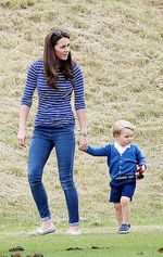 So Cute! Pangeran George Asyik Bermain dengan Kate Middleton