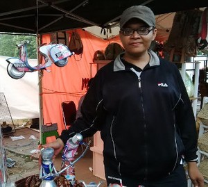 Pemuda Ini Dulang Rupiah dengan Sulap Kaleng Bekas Jadi Barang Seni