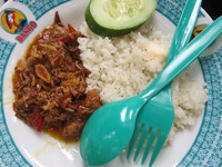 Oseng-Oseng Mercon sukses membuat seorang KF Seetoh dan Chef Malcolm dari Candlenut kepedasan hingga berkeringat. Walau begitu, mereka tetap memuji hidangan ini.