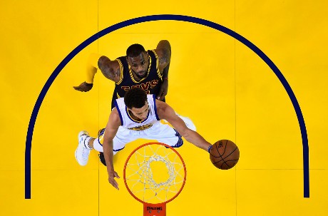 Curry vs James, Warriors Kalahkan Cavs untuk Unggul 3-2