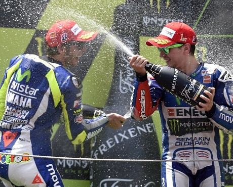 Misi Tak Mudah Rossi Membendung Laju Lorenzo