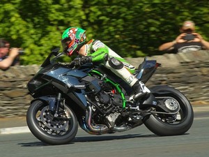 Kawasaki H2R Pecahkan Rekor, Tembus 331 Km/Jam!