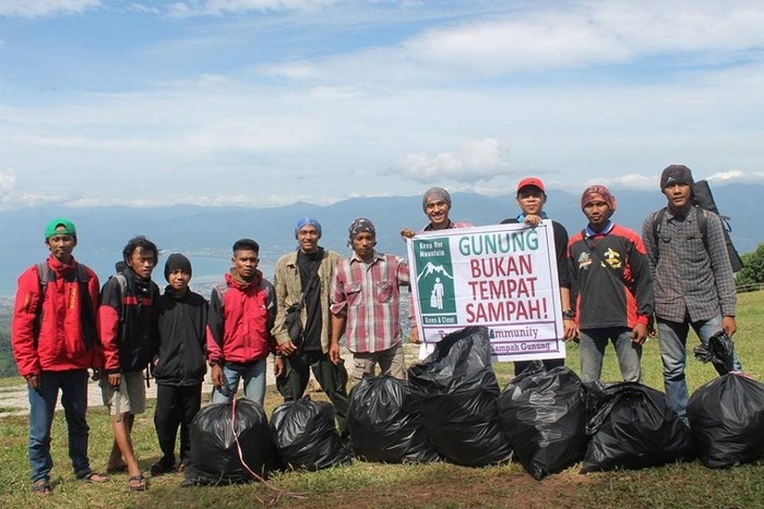 Inspiratif! Komunitas Anak Muda yang Peduli Sampah Gunung