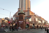 Paddys Market berada di Market City, Hay Street, Sydney. Letaknya dekat dengan Darling Harbour. Di sini pusatnya belanja oleh-oleh yang murah di Sydney (Shafa/detikTravel)