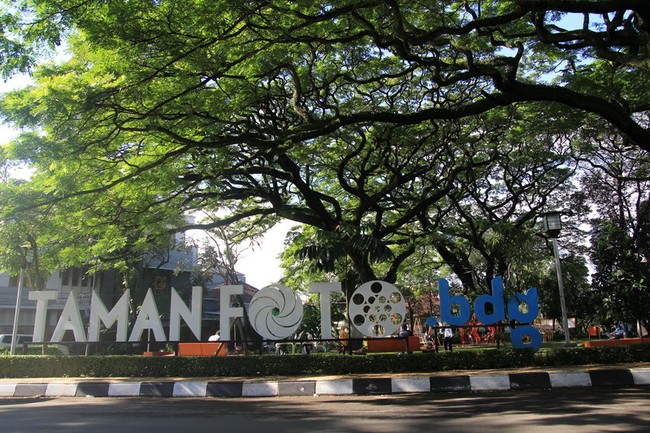 8 Taman Keren di Bandung yang Asyik Buat Nongkrong (1)