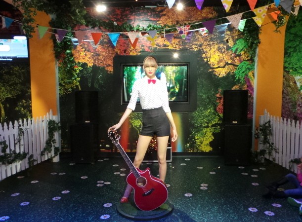 Katy Perry & Taylor Swift Adu Seksi di Madame Tussauds Sydney