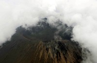 Erupsi kecil Gunung Asama yang memiliki ketinggian 2.570 meter ini terjadi di tengah semakin meningkatnya aktivitas vulkanik di wilayah Jepang. Kyodo/Reuters/detikFoto.