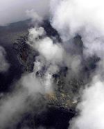 Gunung Asama di Jepang Meletus