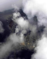 Untuk letusan kali ini, belum terdeteksi adanya muntahan awan panas maupun abu vulkanik dari Gunung Asama. Namun kepulan awan tebal terlihat menyelimuti puncak Gunung Asama. Kyodo/Reuters/detikFoto.