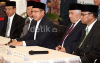 "Bulan syaban digenapkan 30 hari, 1 Ramadan jatuh pada hari Kamis 18 Juni 2015," kata Lukman dalam jumpa pers di Kemenag.