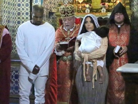 Kim Kardashian Unggah Foto-foto Pembaptisan North West di Jerusalem